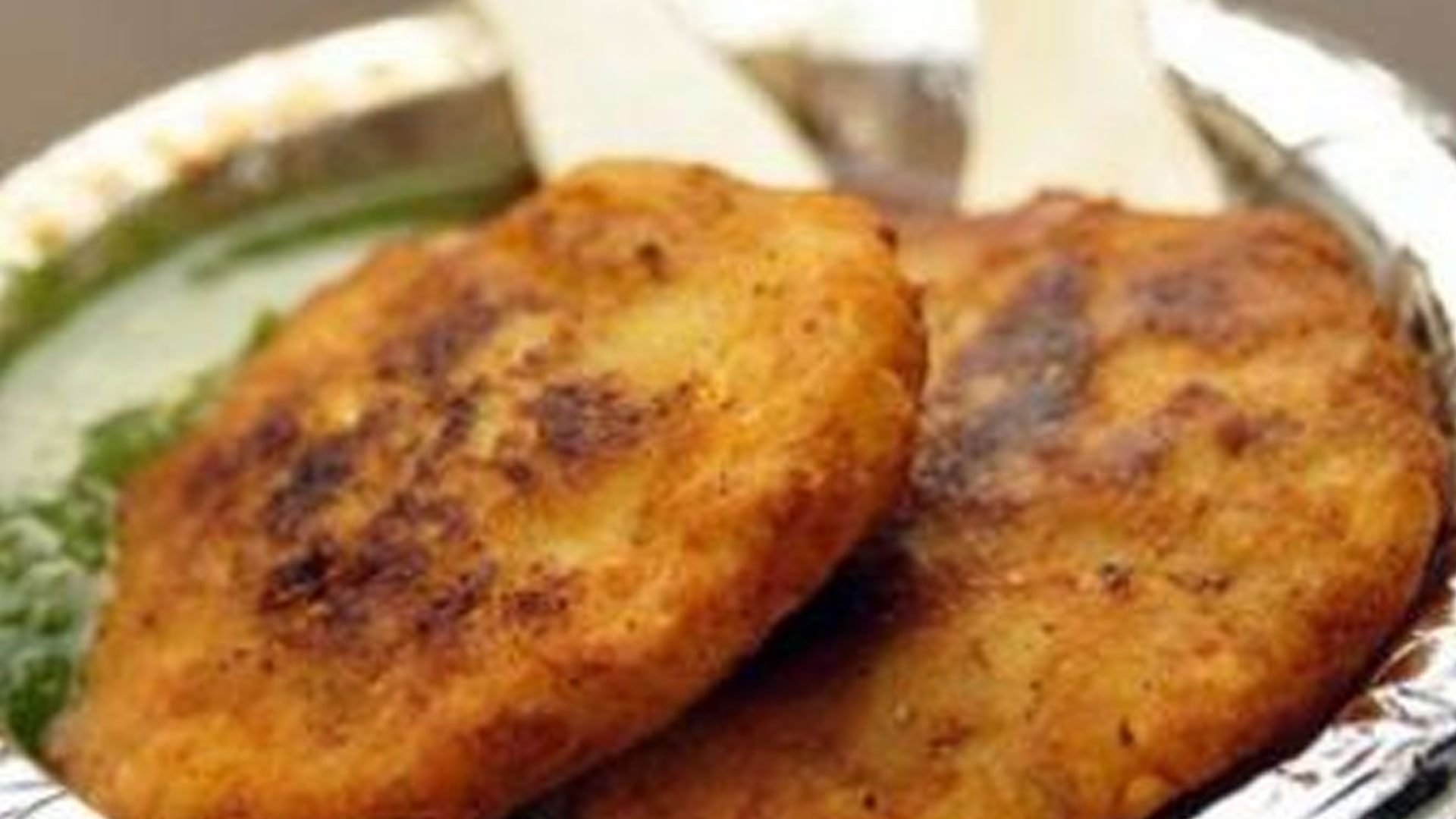 Aloo-Tikki-At-Tundla-Station