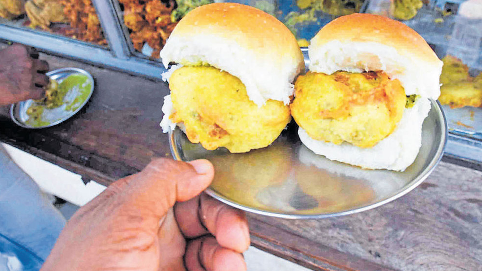 Batata-Vadas-&-Vada-Pav---Karjat-Station