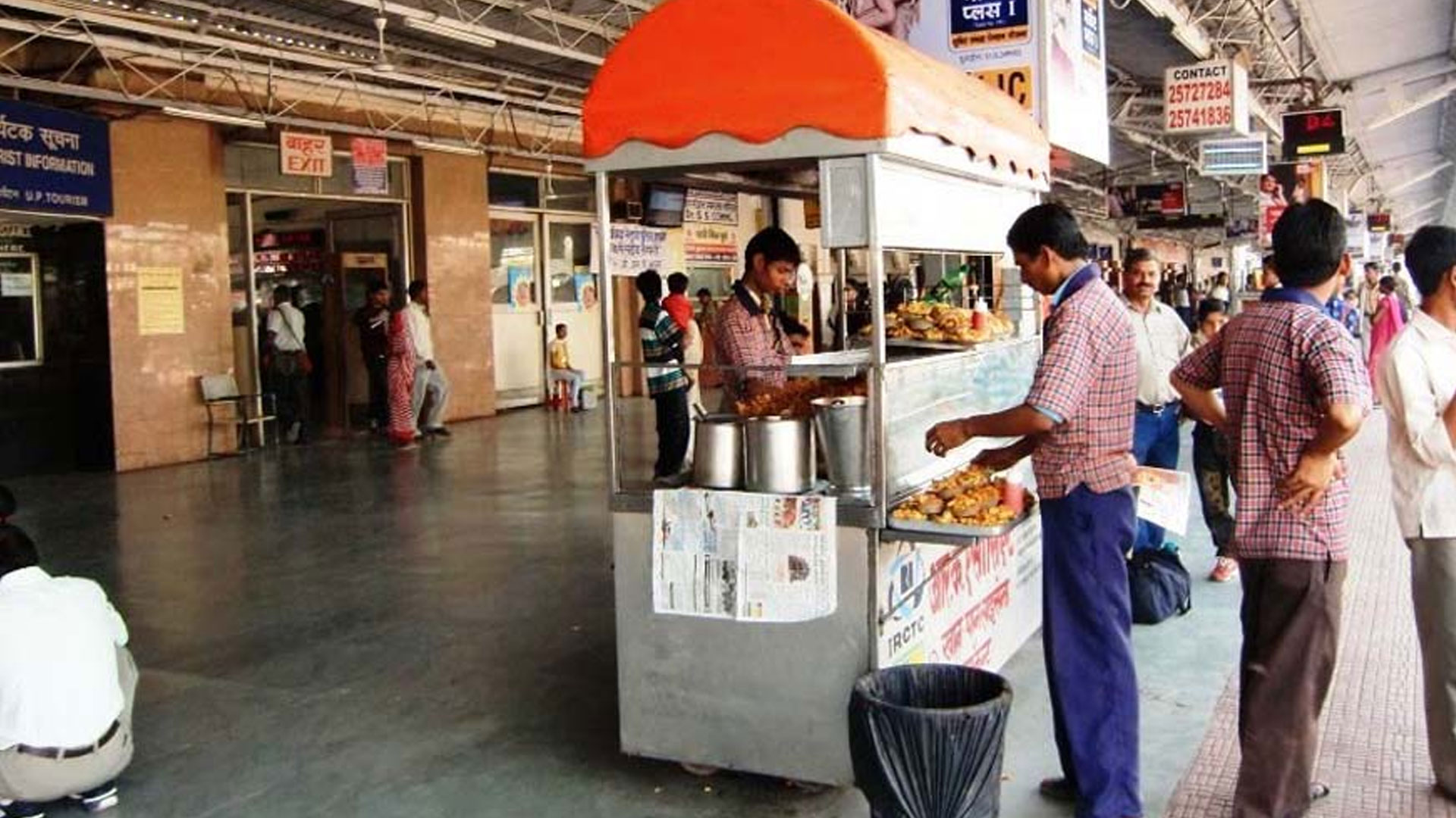 try-out-these-mouth-watering-delicious-food-on-Indian-Railways