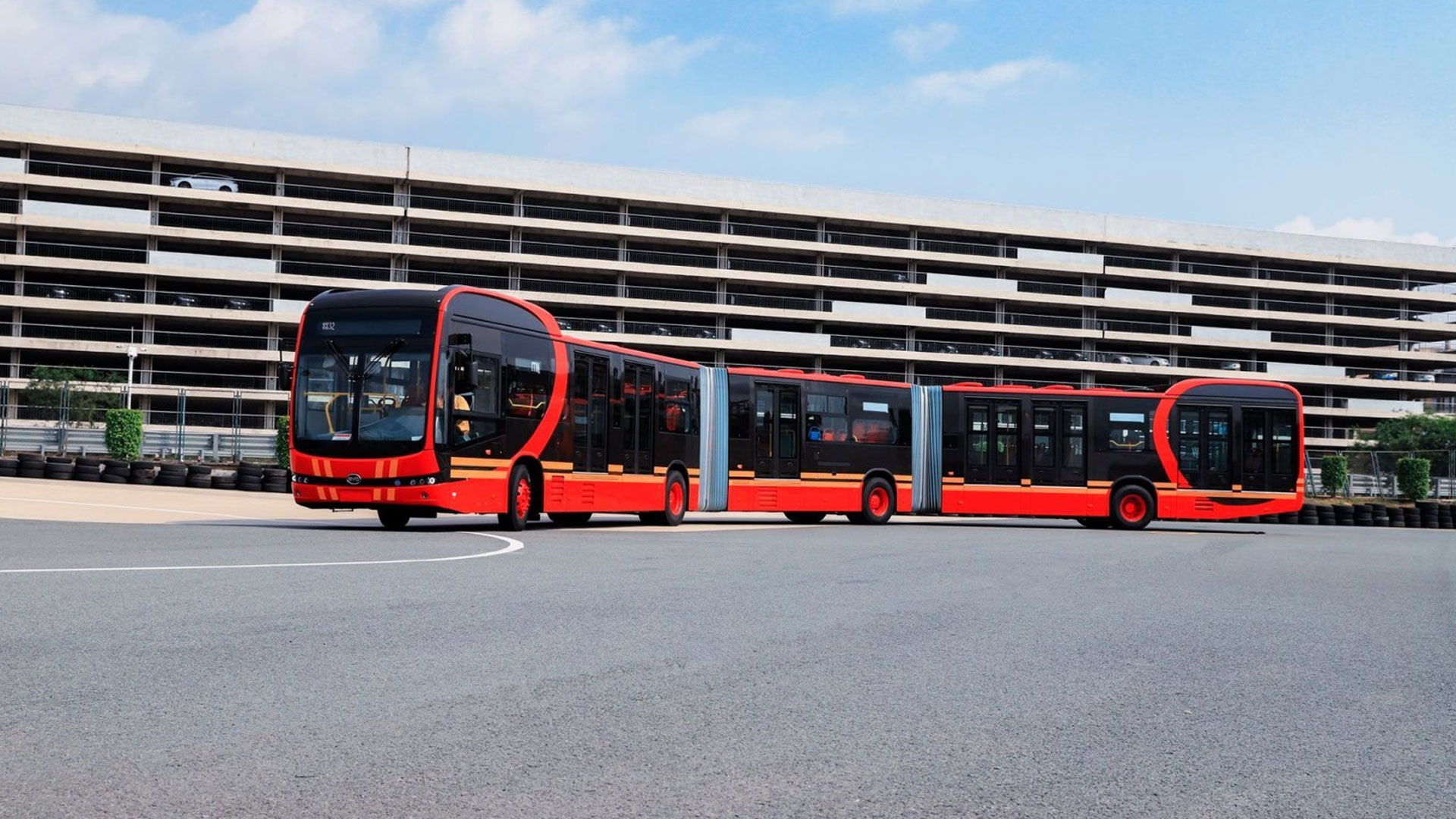 Автобус длиной 15 метров. DAF SUPERCITYTRAIN 32.2 метра. Автобус DAF SUPERCITYTRAIN. Богота метробус. Электробус BYD.